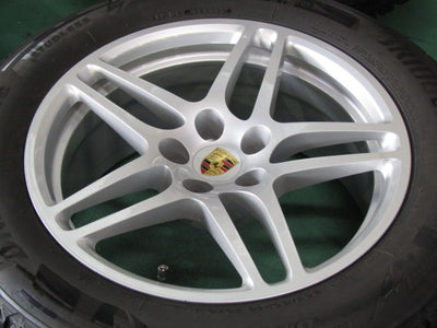 溝あり美品の冬セット・ポルシェ・マカンベースグレード・マカンS【ホイール】ポルシェ　95b系　マカンS純正【タイヤ】ブリヂストン　ブリザックDM-V3（保土ヶ谷本店）