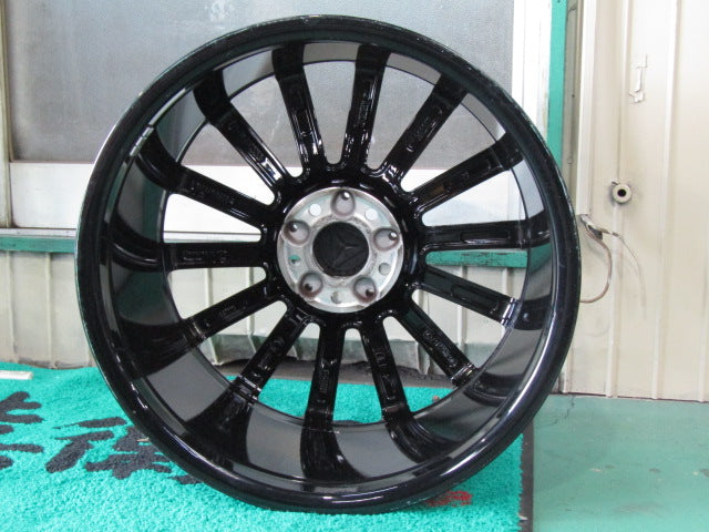 冬もお洒落に・Cクラス・W205・S205【ホイール】メルセデスベンツ　W205　Cクラス純正　AMGマルチスポーク【タイヤ】ブリヂストン　ブリザックWZ-1（保土ヶ谷本店）