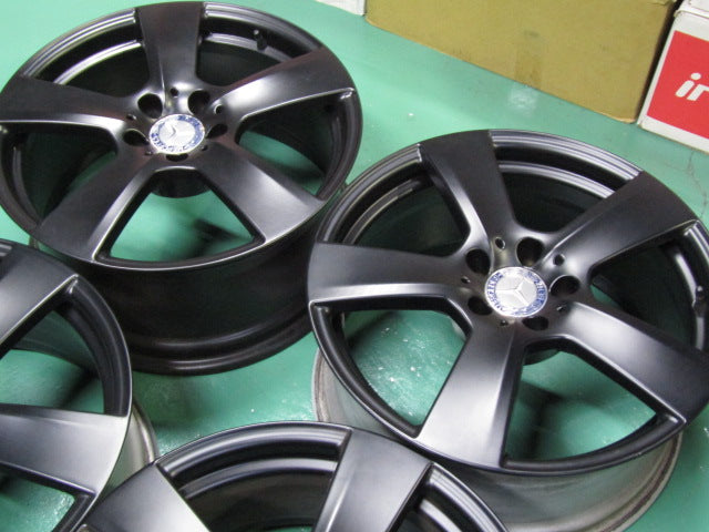 現品特価品・Eクラス・W212・Cクラス・W205【ホイール】メルセデスベンツ　C207　Eクラスクーペ純正　マットブラック【タイヤ】ピレリ　ウインターアイスアシンメトリコPlus　ランフラット（保土ヶ谷本店）