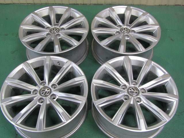 冬の準備に・フォルクスワーゲン・T-ロック・パサート・シャラン【ホイール】フォルクスワーゲン　3G系（B8）パサート純正　LONDON（ロンドン）【タイヤ】ピレリ　アイスゼロアシンメトリコ（保土ヶ谷本店）。