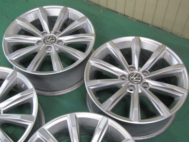 冬の準備に・フォルクスワーゲン・T-ロック・パサート・シャラン【ホイール】フォルクスワーゲン　3G系（B8）パサート純正　LONDON（ロンドン）【タイヤ】ピレリ　アイスゼロアシンメトリコ（保土ヶ谷本店）。