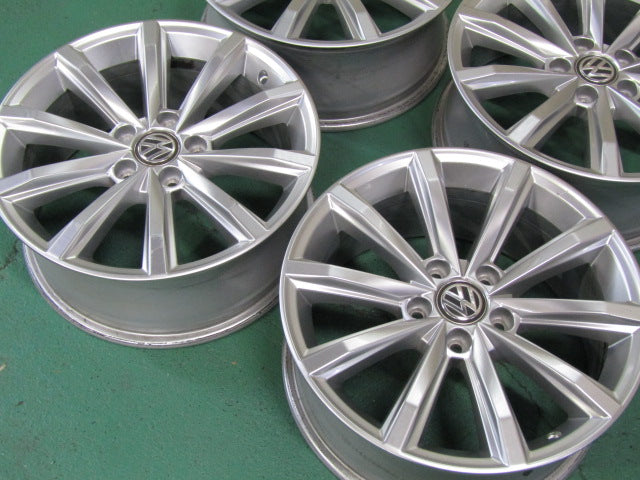 冬の準備に・フォルクスワーゲン・T-ロック・パサート・シャラン【ホイール】フォルクスワーゲン　3G系（B8）パサート純正　LONDON（ロンドン）【タイヤ】ピレリ　アイスゼロアシンメトリコ（保土ヶ谷本店）。