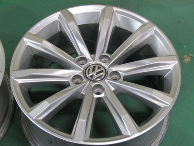 冬の準備に・フォルクスワーゲン・T-ロック・パサート・シャラン【ホイール】フォルクスワーゲン　3G系（B8）パサート純正　LONDON（ロンドン）【タイヤ】ピレリ　アイスゼロアシンメトリコ（保土ヶ谷本店）。