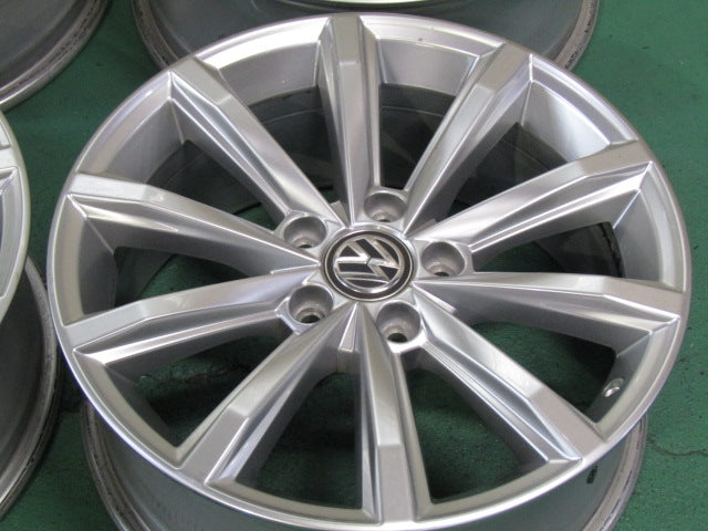 冬の準備に・フォルクスワーゲン・T-ロック・パサート・シャラン【ホイール】フォルクスワーゲン　3G系（B8）パサート純正　LONDON（ロンドン）【タイヤ】ピレリ　アイスゼロアシンメトリコ（保土ヶ谷本店）。