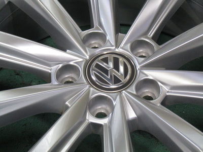 冬の準備に・フォルクスワーゲン・T-ロック・パサート・シャラン【ホイール】フォルクスワーゲン　3G系（B8）パサート純正　LONDON（ロンドン）【タイヤ】ピレリ　アイスゼロアシンメトリコ（保土ヶ谷本店）。