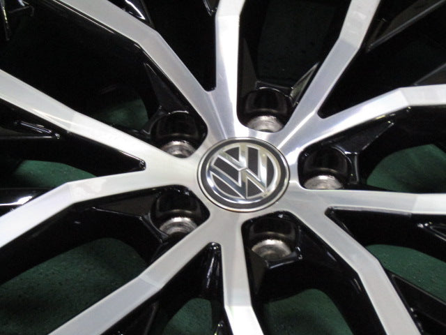 特価の冬セット・フォルクスワーゲン・POLO・GTI【ホイール】フォルクスワーゲン　6R　POLO（ポロ）GTI純正　Parabolica（パラボリカ）【タイヤ】ピレリ　アイスゼロアシンメトリコ（保土ヶ谷本店）
