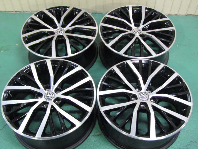 溝ありで状態良好・フォルクスワーゲン・POLO・GTI【ホイール】フォルクスワーゲン　6R　POLO（ポロ）GTI純正　Parabolica（パラボリカ）【タイヤ】NEXEN（ネクセン）Nferaスポーツ（保土ヶ谷本店）