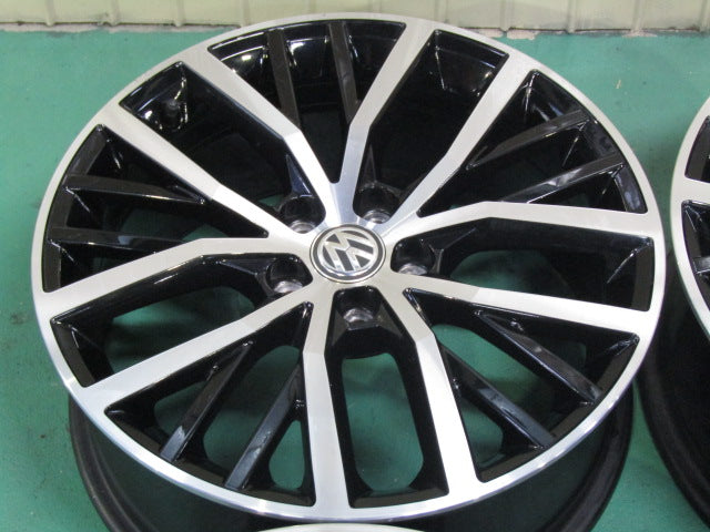 溝ありで状態良好・フォルクスワーゲン・POLO・GTI【ホイール】フォルクスワーゲン　6R　POLO（ポロ）GTI純正　Parabolica（パラボリカ）【タイヤ】NEXEN（ネクセン）Nferaスポーツ（保土ヶ谷本店）