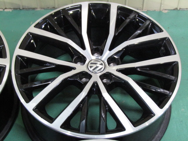 溝ありで状態良好・フォルクスワーゲン・POLO・GTI【ホイール】フォルクスワーゲン　6R　POLO（ポロ）GTI純正　Parabolica（パラボリカ）【タイヤ】NEXEN（ネクセン）Nferaスポーツ（保土ヶ谷本店）