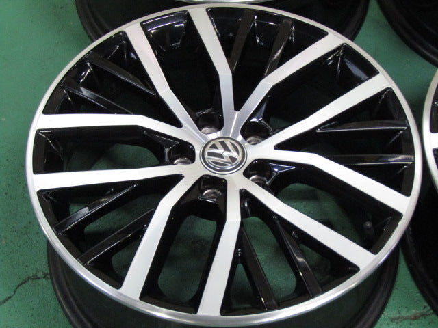 特価の冬セット・フォルクスワーゲン・POLO・GTI【ホイール】フォルクスワーゲン　6R　POLO（ポロ）GTI純正　Parabolica（パラボリカ）【タイヤ】ピレリ　アイスゼロアシンメトリコ（保土ヶ谷本店）