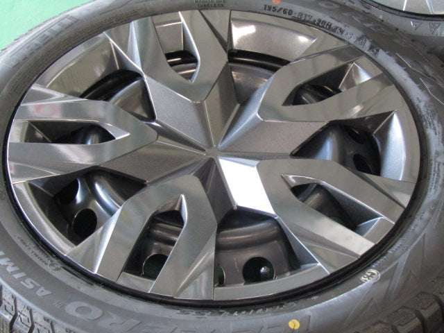 現品特価・トヨタ・プリウス【ホイール】トヨタ　60系　PRIUS（プリウス）Xグレード　ハイブリット純正【タイヤ】ピレリ　アイスゼロアシンメトリコ（保土ヶ谷本店）