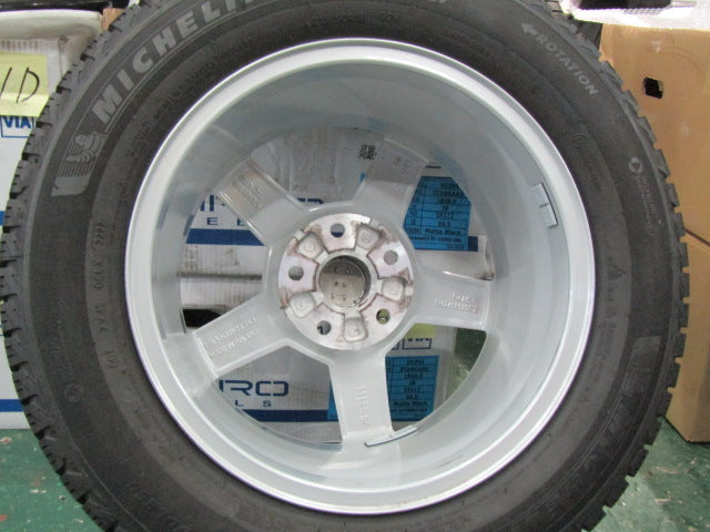 【極美品☆トシ】アウディＱ３ 純正ホイールタイヤ4本セット ミシュラン 2025年最新】q3 純正 ホイールの人気アイテム - メルカリ