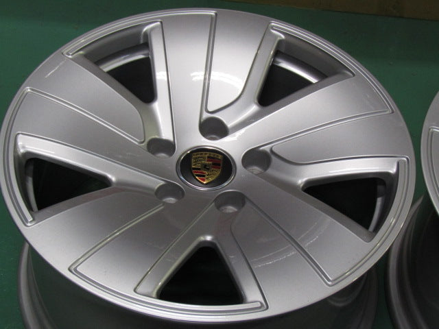 目立つキズ無し・ポルシェ・タイカン【ホイール】ポルシェ　J1N系　タイカン　ベースグレード純正　ホイールのみ【タイヤ】無し（港北店）