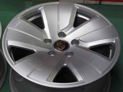 目立つキズ無し・ポルシェ・タイカン【ホイール】ポルシェ　J1N系　タイカン　ベースグレード純正　ホイールのみ【タイヤ】無し（港北店）