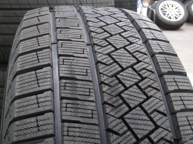 限定冬セット・フォルクスワーゲン・ティグアン【ホイール】フォルクスワーゲン　AD1系　ティグアン純正　KINGSTON（キングストン）【タイヤ】ピレリ　アイスゼロアシンメトリコ（保土ヶ谷本店）