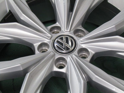 限定冬セット・フォルクスワーゲン・ティグアン【ホイール】フォルクスワーゲン　AD1系　ティグアン純正　KINGSTON（キングストン）【タイヤ】ピレリ　アイスゼロアシンメトリコ（保土ヶ谷本店）