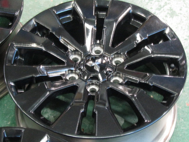 【新品未使用】三菱トライトン GSR 純正 18インチ タイヤホイール 新車外し‼️三菱トライトンGSRグレード純正18インチホイール