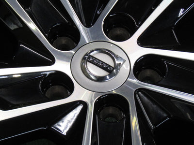 限定価格・ボルボ・V60クロスカントリー【ホイール】ボルボ　ZB系　V60クロスカントリー純正　5スポーク-1069【タイヤ】ピレリ　アイスゼロアシンメトリコ（保土ヶ谷本店）