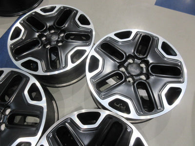 【車種】JEEP レネゲード【ホイール】JEEP レネゲード トレイルホーク 純正【タイヤ】ダンロップ ウィンターマックス SJ8 （横浜青葉店）