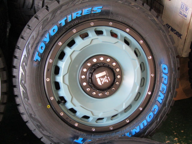 【車種】トヨタ【ホイール】オフビート　レクセル　スワッガー　マットブラックリム＆マットアンビル　未使用品【タイヤ】トーヨー　オープンカントリーR/T　109/107Q （港北店）