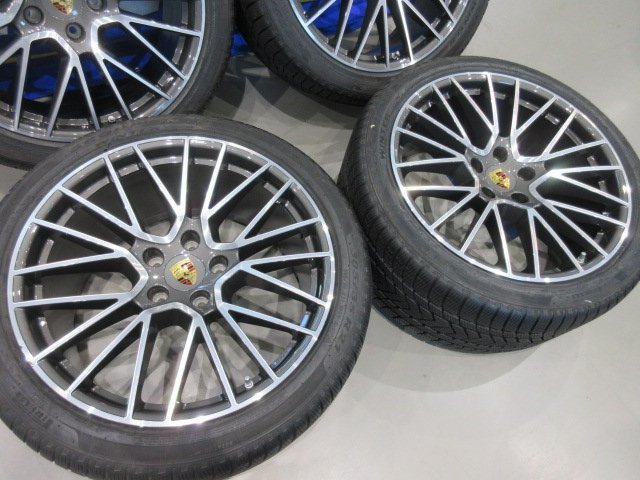 【車種】ポルシェ 9YA カイエン【ホイール】ポルシェ 現行型 カイエン RSスパイダー 純正【タイヤ】ピレリ スコーピオンウィンター ポルシェ承認　9.5/11×21　21×9.5/11 （横浜青葉店）