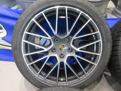 【車種】ポルシェ 9YA カイエン【ホイール】ポルシェ 現行型 カイエン RSスパイダー 純正【タイヤ】ピレリ スコーピオンウィンター ポルシェ承認　9.5/11×21　21×9.5/11 （横浜青葉店）